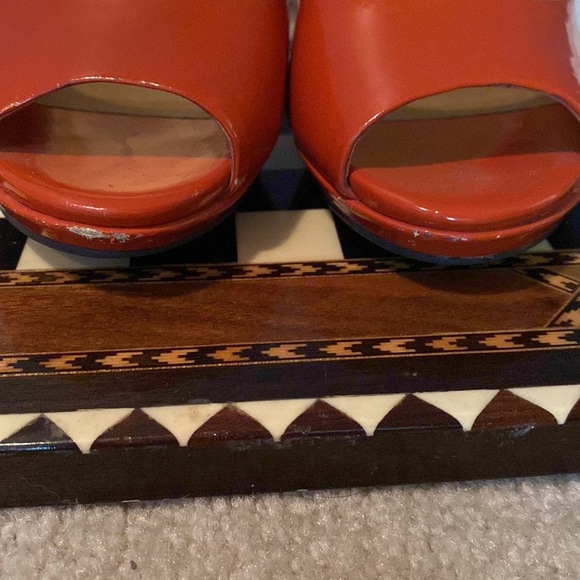 Tahari “Si Senor” Patent Orange Slingback Pumps Heels - Picture 8 of 8